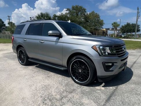 Used 2021 Ford Expedition XLT image 2