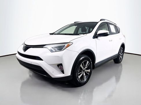 Used 2018 Toyota RAV4 XLE FWD image 3