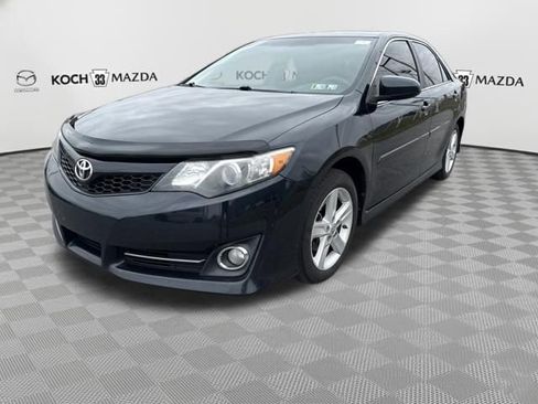 Used 2014 Toyota Camry SE image 3