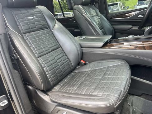 Used 2022 Cadillac Escalade Sport Platinum w/ LPO, ONYX Package AWD/4WD image 27