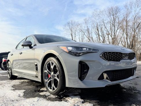 Used 2018 Kia Stinger GT2 image 4