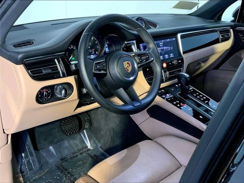 Certified 2023 Porsche Macan AWD/4WD image 4