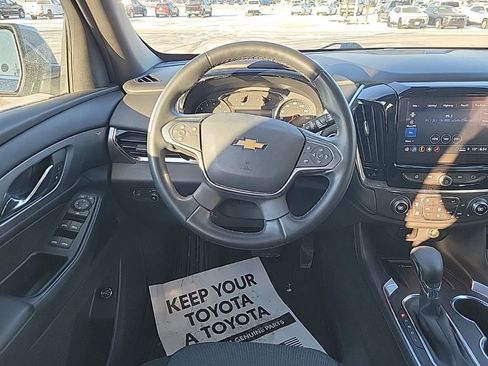 Used 2023 Chevrolet Traverse LT image 10