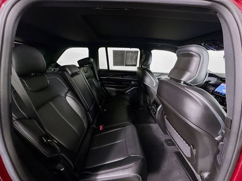 Used 2022 Jeep Grand Cherokee Overland AWD/4WD image 29