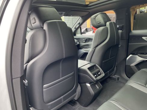 Used 2025 Cadillac Lyriq Luxury AWD/4WD image 16