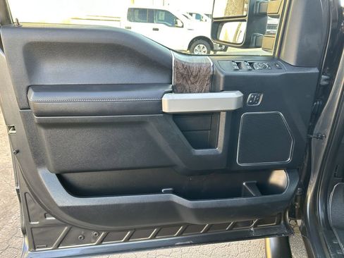 Used 2018 Ford F250 Lariat w/ Lariat Value Package image 3