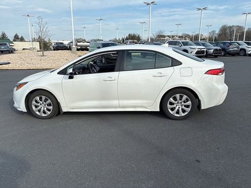 Used 2025 Toyota Corolla LE image 14
