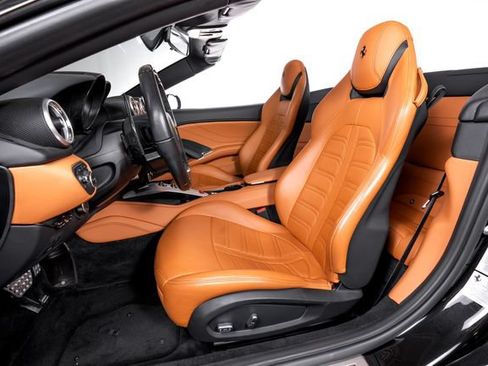 Certified 2016 Ferrari California T RWD image 4