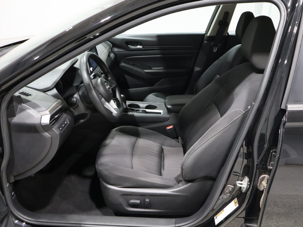 Used 2025 Nissan Altima 2.5 SV FWD image 10