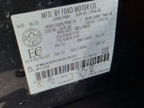 Used 2025 Ford Explorer Active AWD/4WD image 45