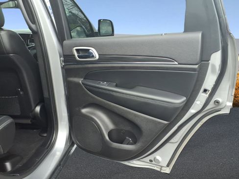Used 2021 Jeep Grand Cherokee Limited image 11