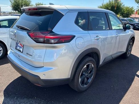 Used 2024 Nissan Rogue SV AWD/4WD image 4
