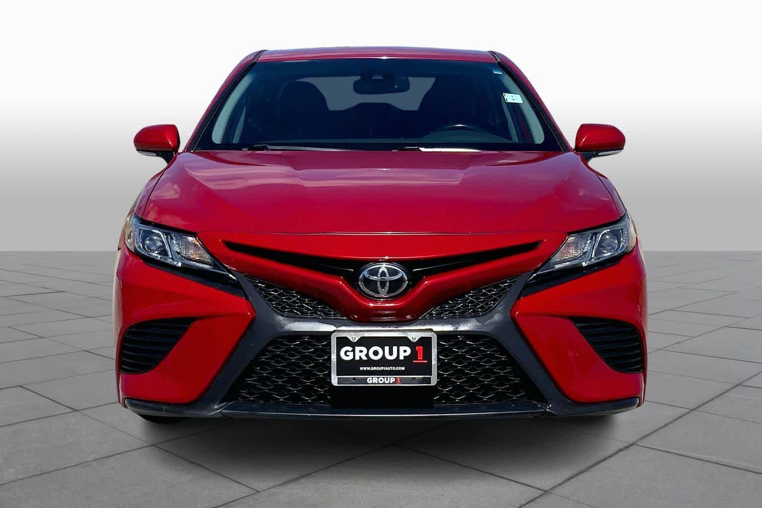 Used 2019 Toyota Camry SE w/ Convenience Package FWD image 4