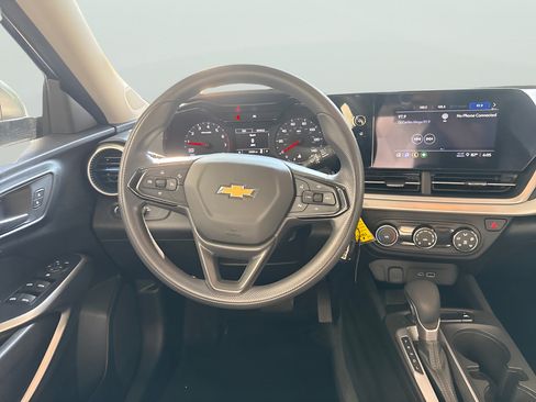 Used 2024 Chevrolet Trax LS FWD image 21