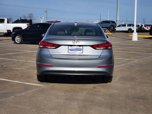 Used 2017 Hyundai Elantra SE image 6
