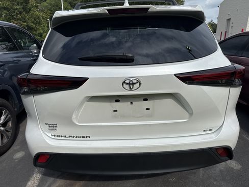 Used 2024 Toyota Highlander XLE FWD image 7