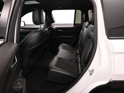 Used 2024 Jeep Grand Cherokee Altitude RWD image 30