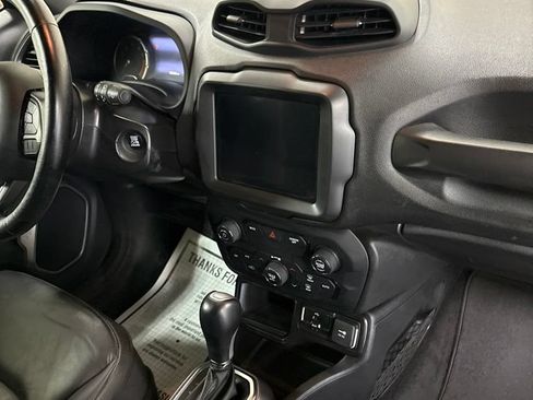 Used 2020 Jeep Renegade Altitude FWD image 24