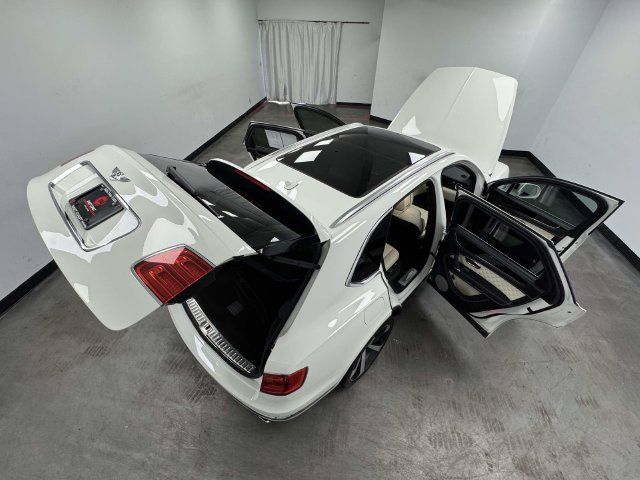 Used 2020 Bentley Bentayga AWD/4WD image 16