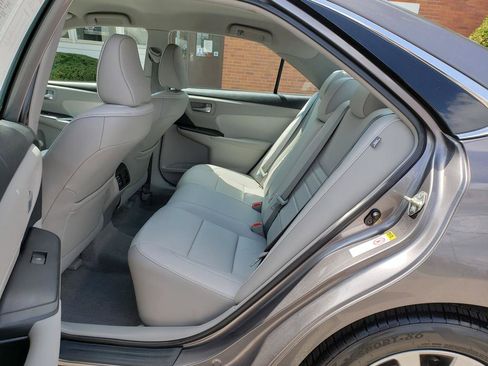 Used 2017 Toyota Camry XLE FWD image 10