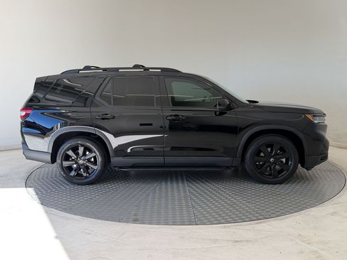 Used 2025 Honda Pilot Black Edition image 8