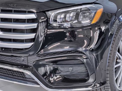 Used 2024 Mercedes-Benz GLS 580 4MATIC image 12