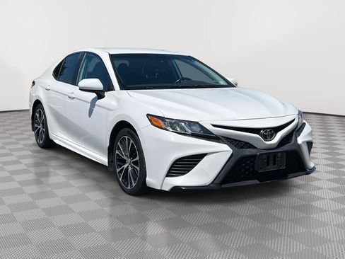 Used 2019 Toyota Camry SE FWD image 4