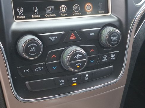 Used 2014 Jeep Grand Cherokee Limited w/ Luxury Group II AWD/4WD image 16