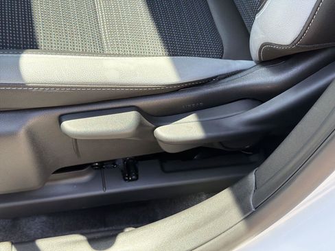 Used 2025 Buick Envista Preferred FWD image 31