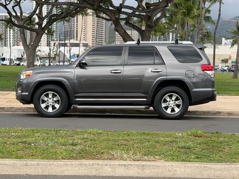 Used 2011 Toyota 4Runner SR5 image 2