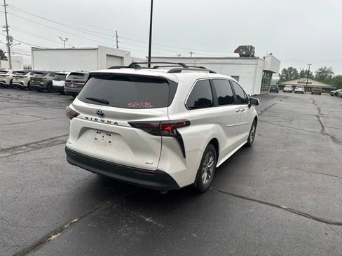 Used 2025 Toyota Sienna XLE FWD image 7