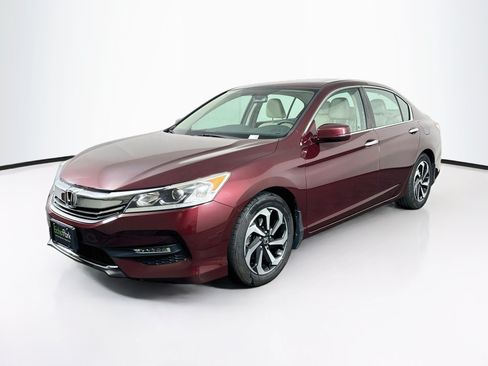 Used 2017 Honda Accord EX image 3