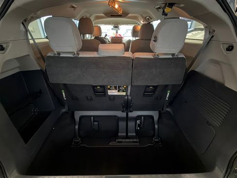Used 2022 Toyota Sienna LE image 27