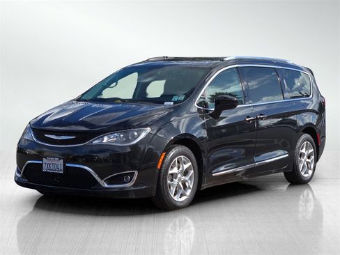 Used 2017 Chrysler Pacifica Touring-L Plus w/ Advanced Safetytec Group image 8