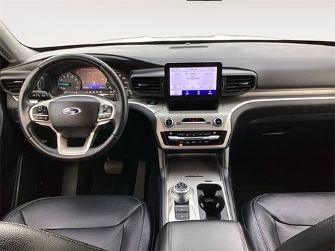 Used 2020 Ford Explorer XLT image 10