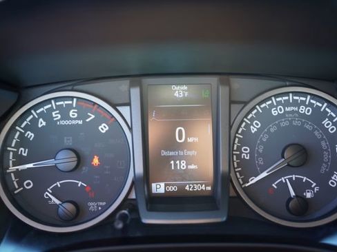 Used 2022 Toyota Tacoma TRD Off-Road w/ TRD Premium Off Road Package image 32