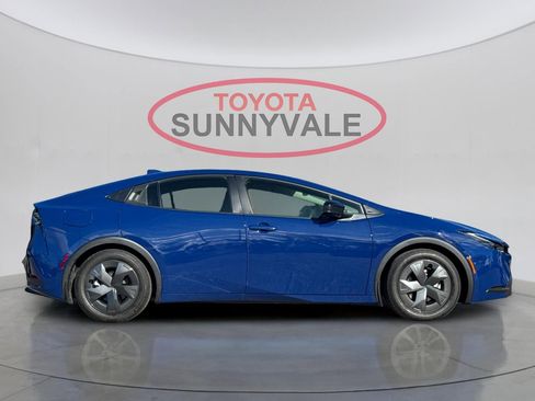 Used 2025 Toyota Prius Plug-In Hybrid image 9