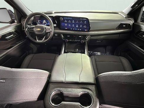 Used 2025 Chevrolet Suburban LS image 35