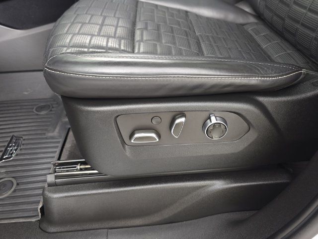 Used 2022 Cadillac Escalade Sport Platinum w/ LPO, ONYX Package AWD/4WD image 26