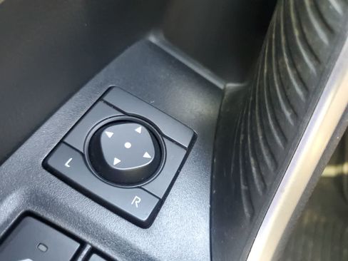 Used 2022 Toyota RAV4 Limited FWD image 25