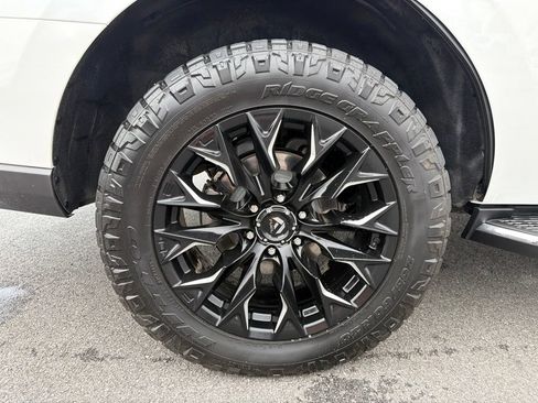 Used 2023 Ford Expedition XLT AWD/4WD image 14