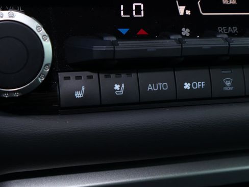 Used 2024 Toyota Sequoia Platinum image 30