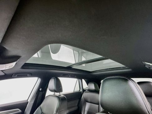 Used 2023 Volkswagen Atlas Cross Sport SE w/ Panoramic Sunroof Package AWD/4WD image 5