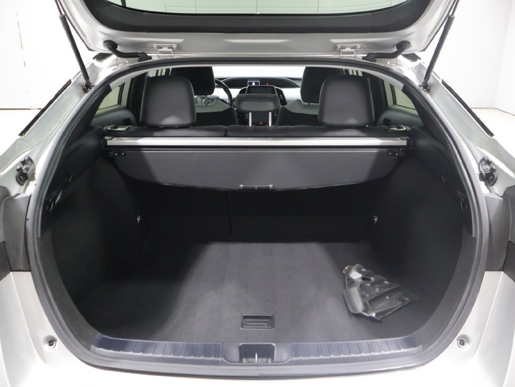 Used 2021 Toyota Prius Limited FWD image 12