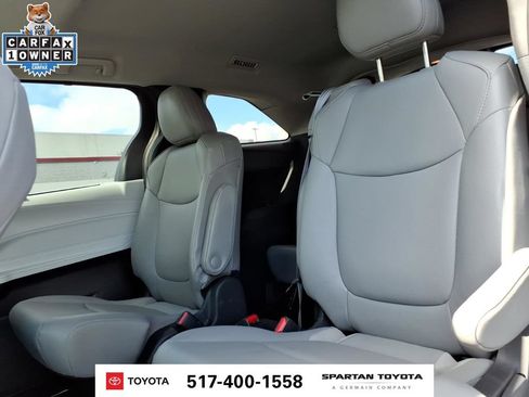 Used 2025 Toyota Sienna XLE FWD image 12