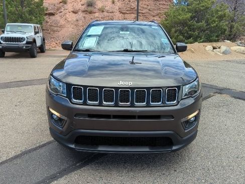 Used 2018 Jeep Compass Latitude w/ Popular Equipment Group AWD/4WD image 2