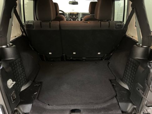 Used 2018 Jeep Wrangler Unlimited Sahara image 20