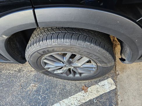 Used 2024 Nissan Rogue S image 5