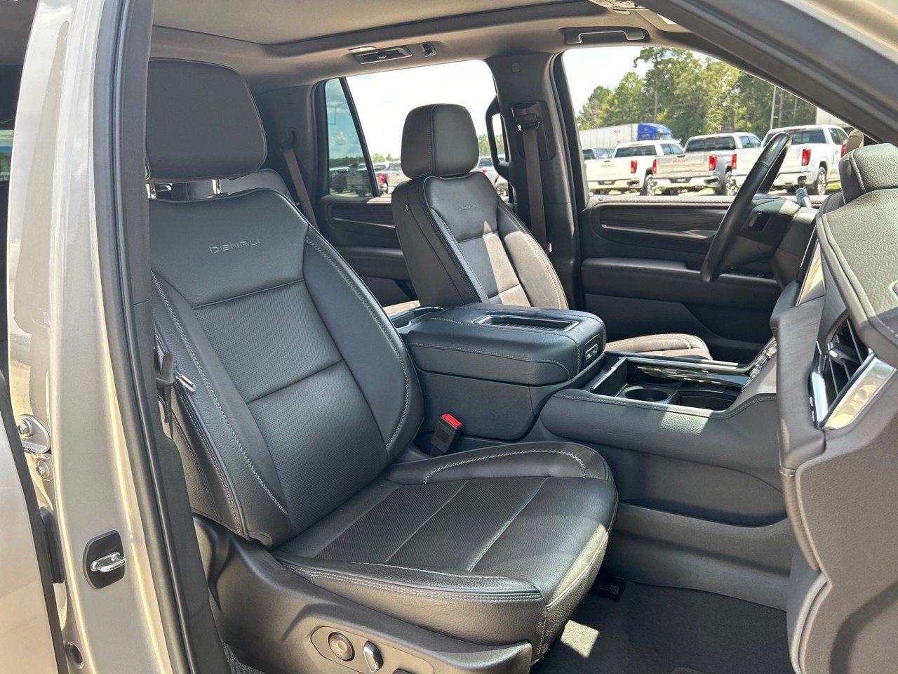 Used 2022 GMC Yukon Denali RWD image 20