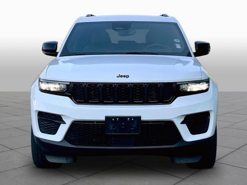 Used 2023 Jeep Grand Cherokee Altitude AWD/4WD image 4